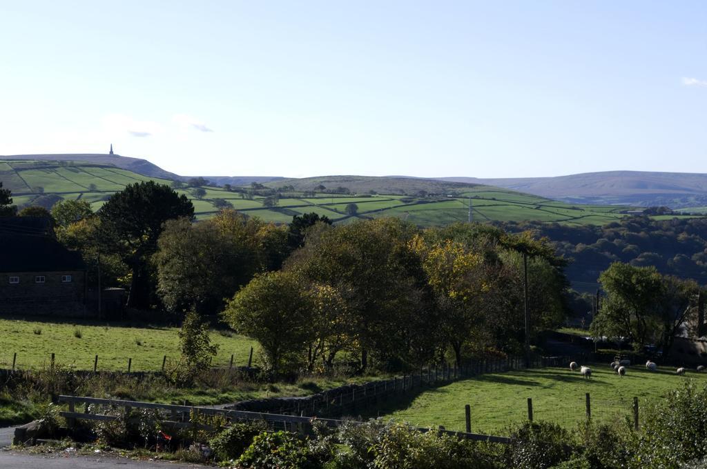 The Hare And Hounds Country Inn ヘブデン・ブリッジ エクステリア 写真